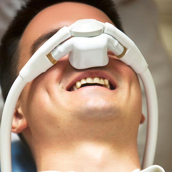 sedation-laughinggas-sq-1405741805
